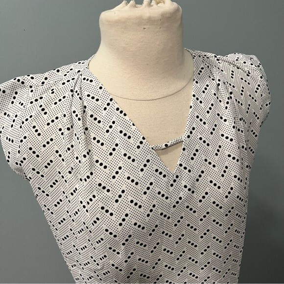 NWT Banana Republic Black & White Print Drapey V-Neck Dolman Tank Top Size XS - Picture 3 of 10